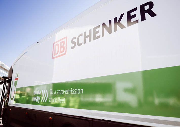 foto DB Schenker pone en circulación el primer camión Volta Zero